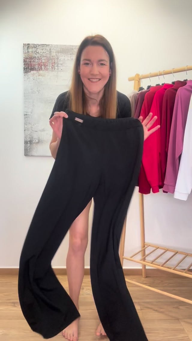 Trocha inspirace pro váš další outfit⭐️
Pohodlí, styl a kousky, které spolu fungují na první dobrou⭐️
➡️Jak se vám outfit líbí? 👀 
Mikina Kea 3D smetanová
Kalhoty Santorini černé

#carriboom #inspirace #mikinakea #kalhotysantorini