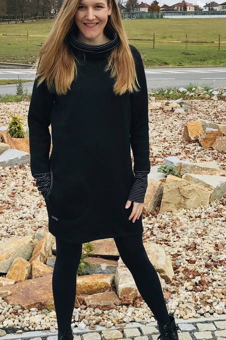 Tunika Fidži svetrová s kapucí černá s proužky
